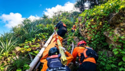 Innalillahi, Enam Hari Hilang Terseret Ombak Pantai Pangi, Santriwati Asal Kediri Ditemukan Meninggal di Sela Tebing