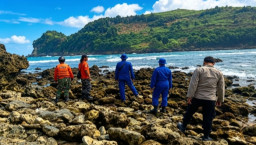 Operasi Sisir Jalur Laut dan Darat, Tim SAR Gabungan Perluas Radius Pencarian Santriwati yang Hilang di Pantai Pangi