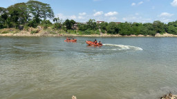 Remaja Hilang Saat Berenang, Tim SAR Gabungan Kepung Sungai Bengawan Solo Bojonegoro