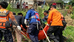 Pencarian Hari Kedua Berbuah Duka, Remaja yang Tenggelam di Bengawan Solo Bojonegoro Ditemukan Meninggal Dunia