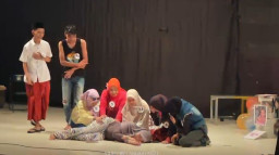 Cara Cerdas Mahasiswa UIN Madura Menertawakan Kehidupan, Sindir Realitas Lewat Panggung Teater