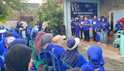 Demokrat Jombang Gelar Gerakan Langit Biru, Bersihkan Sungai hingga Bagikan Bibit Sayuran