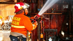 Dapur Rumah Warga Bagor Diamuk Si Jago Merah, Respon Cepat Damkarmat Nganjuk Gagalkan Kerugian Lebih Besar