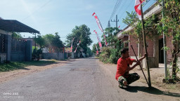 Menyambut Nyadran dan HUT RI ke-81, Warga Bulakmiri Nganjuk Kompak Berhias dan Gotong Royong