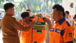 Antispasi "Tarif Gepuk", Pemkot Blitar Terjunkan Puluhan Jukir Resmi Berompi Khusus di Bazar Blitar Jadul 2026