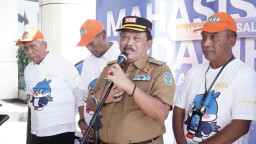 Lepas 16.300 Mahasiswa Unesa, Bupati Marhaen : Pengabdian Adalah Ruh Pendidikan Tinggi
