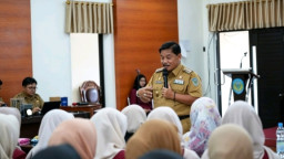 Sambut Ratusan Mahasiswa KKN UM Surabaya, Kang Marhaen Tawarkan Konsep Petani Pengusaha