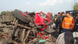 Truk Boks Nekat Terobos Palang Pintu di Bagor, Hantam Kereta Api, Sopir Tewas di Tempat