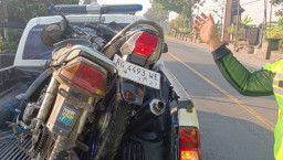 Kurang Hati-Hati Saat Menyeberang Gang, Dua Motor Terlibat Tabrakan di Jalur Nganjuk - Madiun