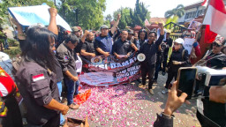 Dituding 'Londo Ireng', PWI dan IJTI Nganjuk Geruduk DPRD Tuntut Klarifikasi Terbuka Prabowo