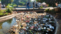 Sinergi Cepat PUPR Nganjuk dan BBWS Brantas, 'Lautan Sampah' di Saluran Plosorejo Akhirnya Bersih