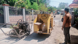 Respon Cepat Aspirasi Warga, Pemkab Nganjuk Perbaiki Jalan Katerban dengan Metode Lapen