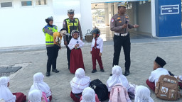 Intip Keseruan Siswa SDI Salsabila Belajar Tertib Lalu Lintas Bareng Boneka Zebra