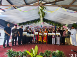 Banjir Apresiasi, SDN 2 Sambiroto Nganjuk Beri Penghargaan Khusus untuk Siswa Terbaik di Hari Perpisahan