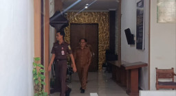 Penuhi Panggilan, Sekda Nganjuk Bungkam Saat Tiba di Kantor Kejaksaan