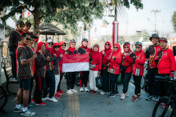 Gowes Menyusuri Kota, DHC BPK 45 Madiun ‘Buru’ Bendera Usang untuk Diganti Baru