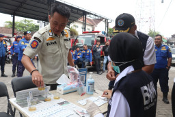 Satu Anggota Positif Sabu, Puluhan Personel Satpol PP dan Damkar Kabupaten Blitar Mendadak Dites Urine