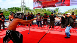 Sabetan Cemeti Pengundang Hujan, Tradisi Tiban Meriahkan Hari Jadi ke-702 Blitar