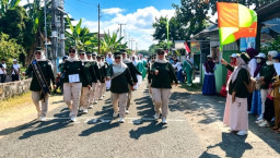Langkah Kompak Ibu-Ibu PKK Desa Betet Sedot Perhatian di Lomba Gerak Jalan Ngronggot