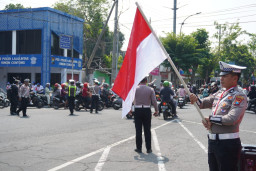 Lalu Lintas Ringin Contong Berhenti 5 Menit, Hormati Detik-detik Proklamasi