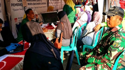 Sinergi Tanpa Batas, Prajurit Kodim 0810 Nganjuk & Dinkes Gelar Aksi Donor Darah Meriahkan HUT ke-28 IJTI