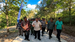 Turun Langsung ke Wilayah Terpencil Ngluyu, Kang Marhaen Resmikan Jalan Cor Beton di Dusun Kerondong Bajang