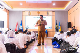 Buka Wawasan 500 Mahasiswa UNESA, Bupati Marhaen Beberkan Filosofi Catur dalam Kepemimpinan