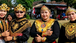 Harmoni Gerak Semarak Merdeka, Sentuhan Tangan Lilik Semirah dalam Tari Rampak PHBN Baron