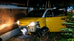Belok di Simpang Empat Sukomoro, APV Hantam Avanza hingga Ringsek 