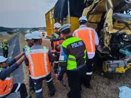 Hilang Kendali di Lajur Lambat, Sopir Truk Ikan Tewas dalam Laka Maut Tol Jomo