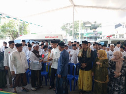 YANMU Gelontorkan 2 Unit Ambulans dan 3.000 Mushaf Al-Qur’an ke Ponpes Bahrul Ulum