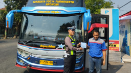 Ngeblong Nekat Masuk Kota demi Potong Jalan, Belasan Bus AKAP/AKDP Kena Tilang di Nganjuk