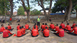 Sambut HUT ke-81 RI, Calon Paskibra Tanjunganom Terima Gemblengan Mental dari Kapolsek Warujayeng