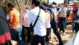 Rekonstruksi Pembunuhan Ayah di Kaloran Nganjuk Diwarnai Hujatan dan Cemoohan Warga