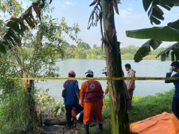 Heboh.! Jasad Wanita Baju Hello Kitty Ditemukan Mengapung di Sungai Brantas Jombang