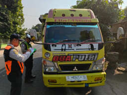Sikat Pelanggar Jalanan, Satlantas Polres Nganjuk dan Dishub Gelar Operasi Keselamatan di Rejoso