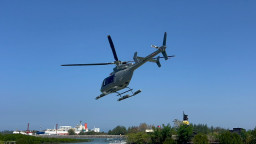 Tim SAR Terjunkan Helikopter Sisir Perairan Bali-Lombok Cari 4 Korban KMP Putri Yasmin