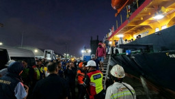 Update Terkini Evakuasi KMP Mutiara Sentosa II, 234 Korban Tiba di Tanjung Perak, Penyisiran Laut Terus Dipacu