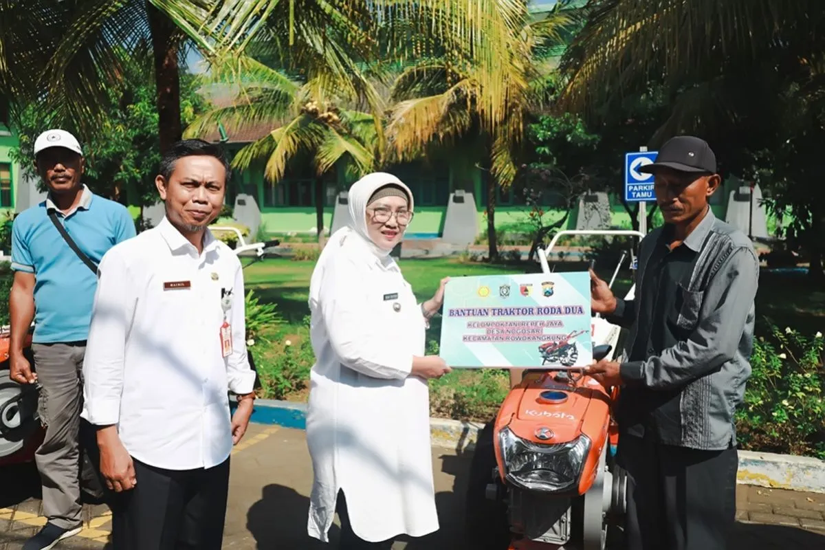 Bantuan alsintan dorong peningkatan produksi pertanian Lumajang.