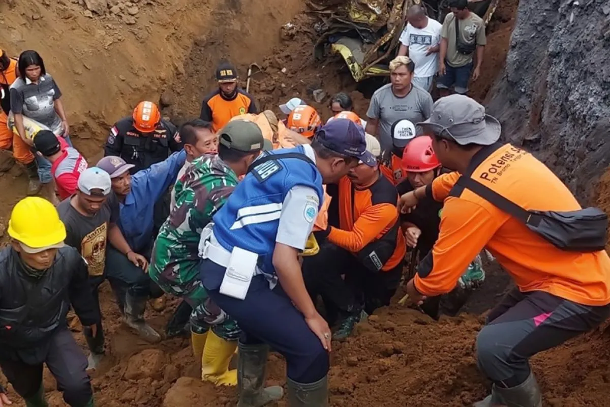 Tim SAR gabungan temukan satu korban tertimbun longsor Penambang Pasir di Lumajang