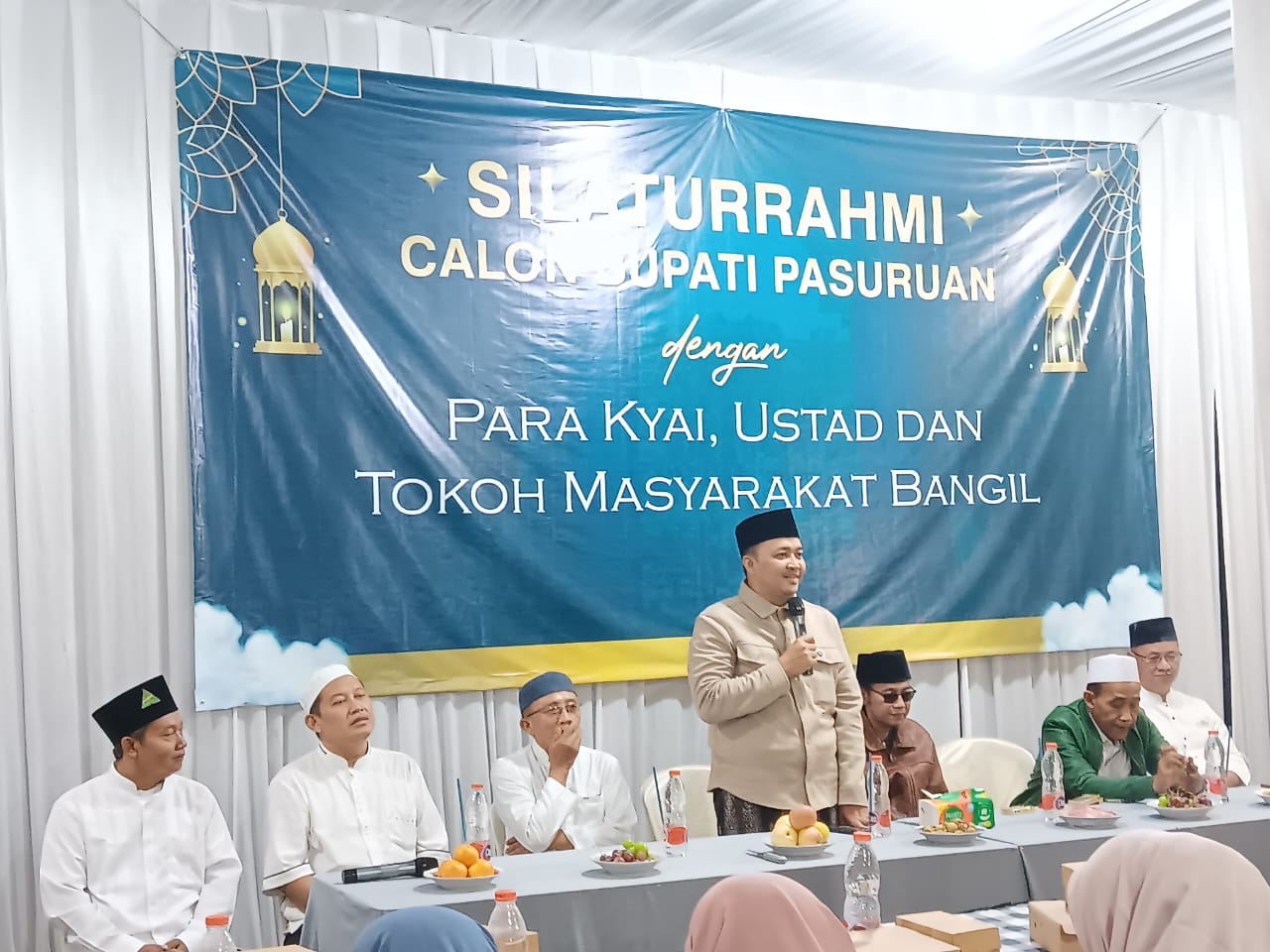 H. Rusdi Soetedjo merupakan calon bupati Pasuruan bersilahturahmi dengan para Kyai serta masyarakat Bangil