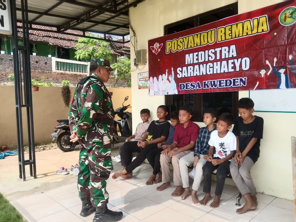 Peduli Kesehatan Generasi Muda, Babinsa Koramil 0810/18 Ngetos Aktif Bantu Kegiatan Posyandu Remaja