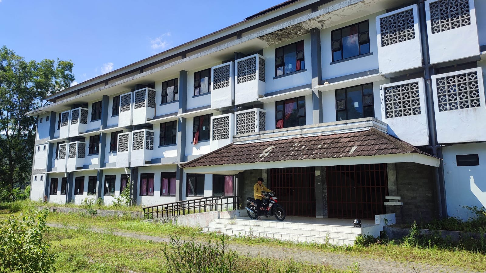 Gedung Wisma Atlet Pacitan Lama Terbengkalai, Kapan Dilakukan Rehab?