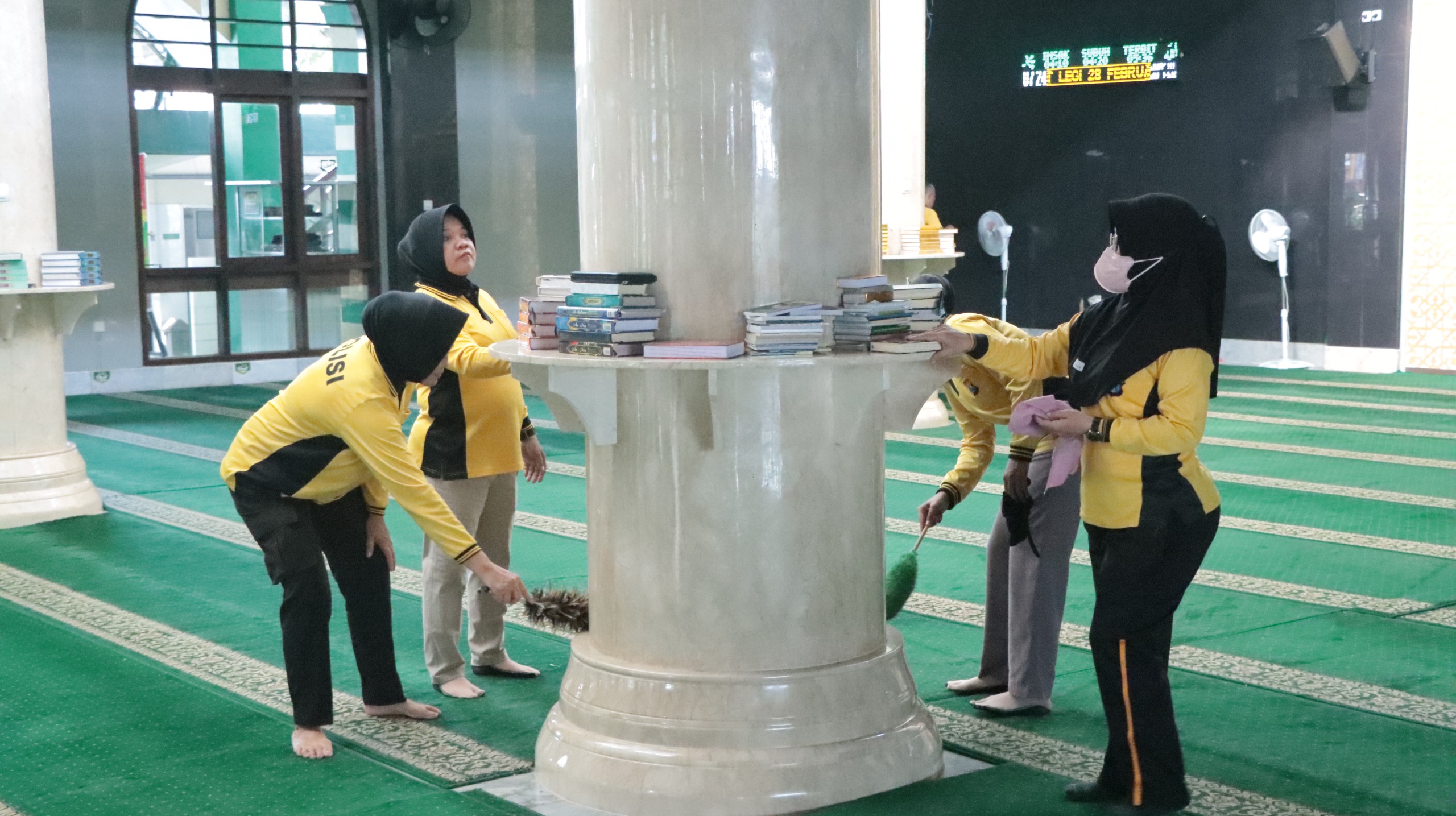 Sambut Ramadan, Polres Nganjuk Bersihkan Masjid di Kota dan Polsek Jajaran