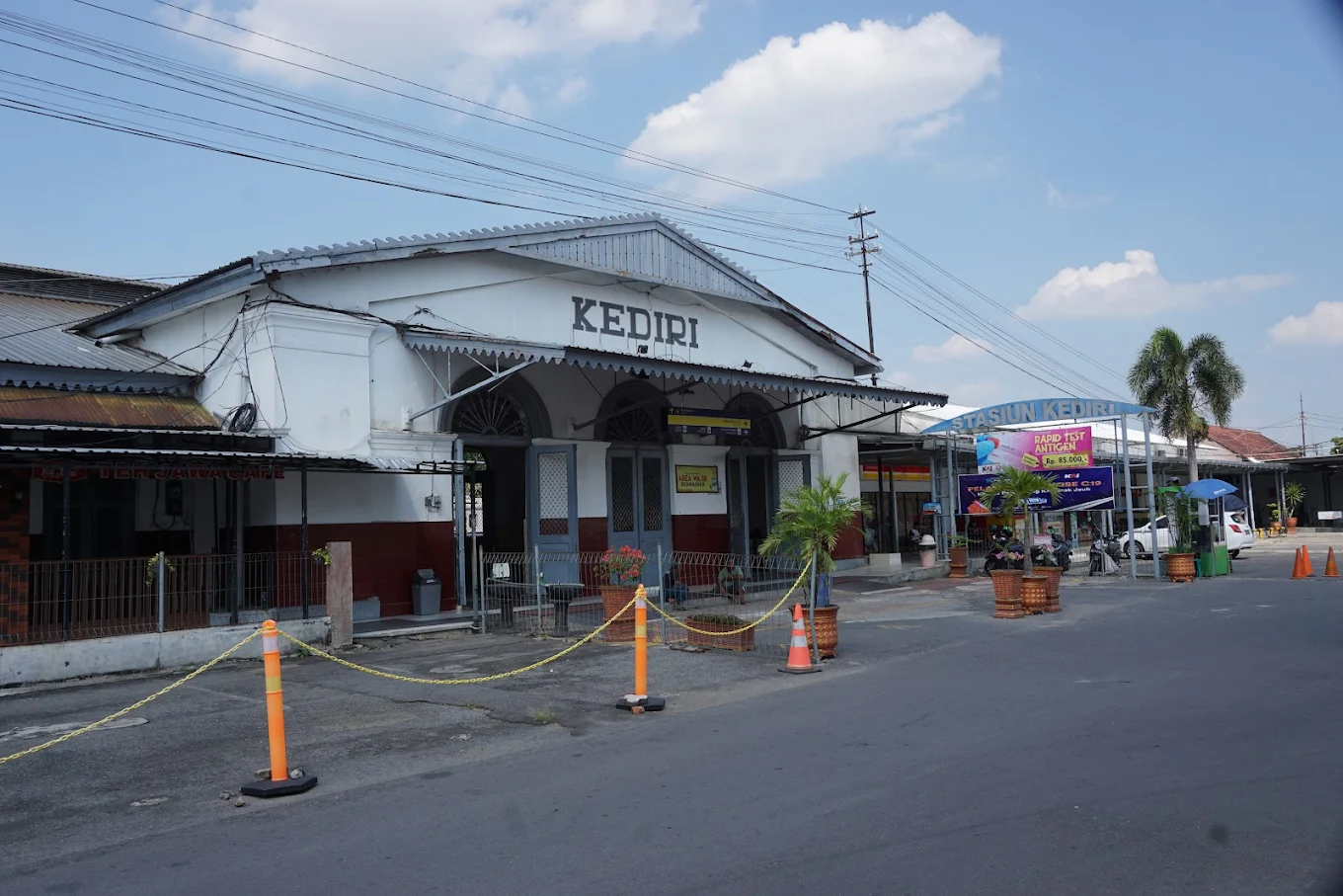11 Destinasi Wisata Dekat Stasiun Kota Kediri Menempuh Perjalanan Beberapa Menit 