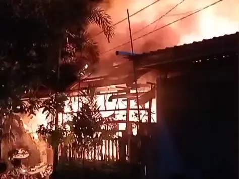 Dua Rumah di Lamongan Ludes Dilalap Api, Kerugian Capai Rp150 Juta
