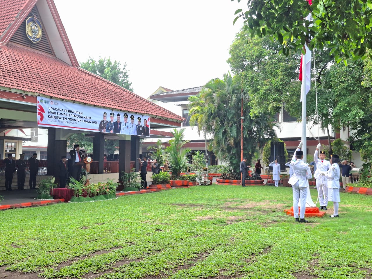 Dandim Nganjuk Ikuti Upacara Peringatan Hari Sumpah Pemuda ke-97 Tahun 2025 di Pendopo Kabupaten Nganjuk