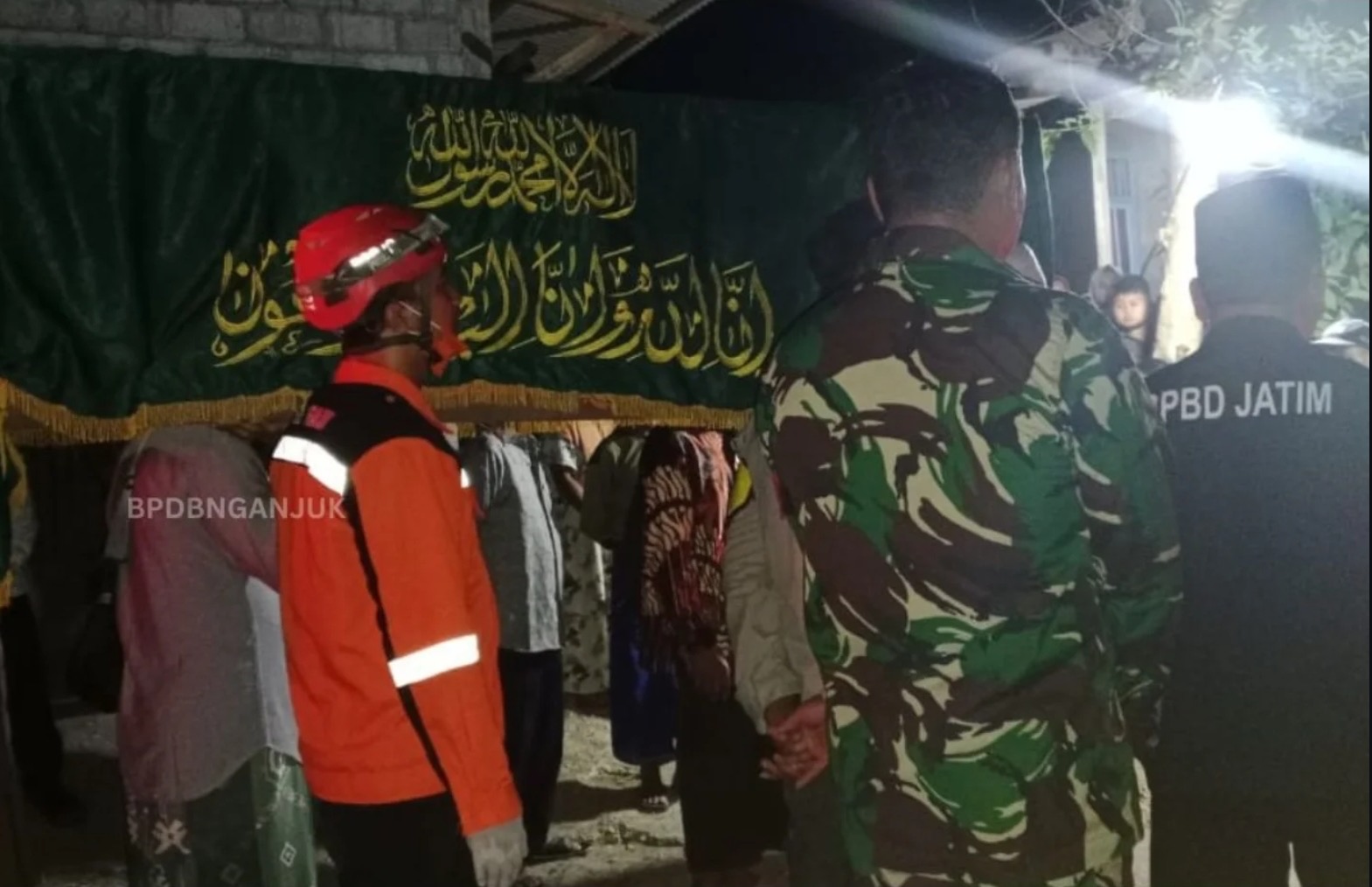 Jenazah Korban Tragedi Musala Al Khoziny Sidoarjo Asal Nganjuk Dimakamkan di Wilangan