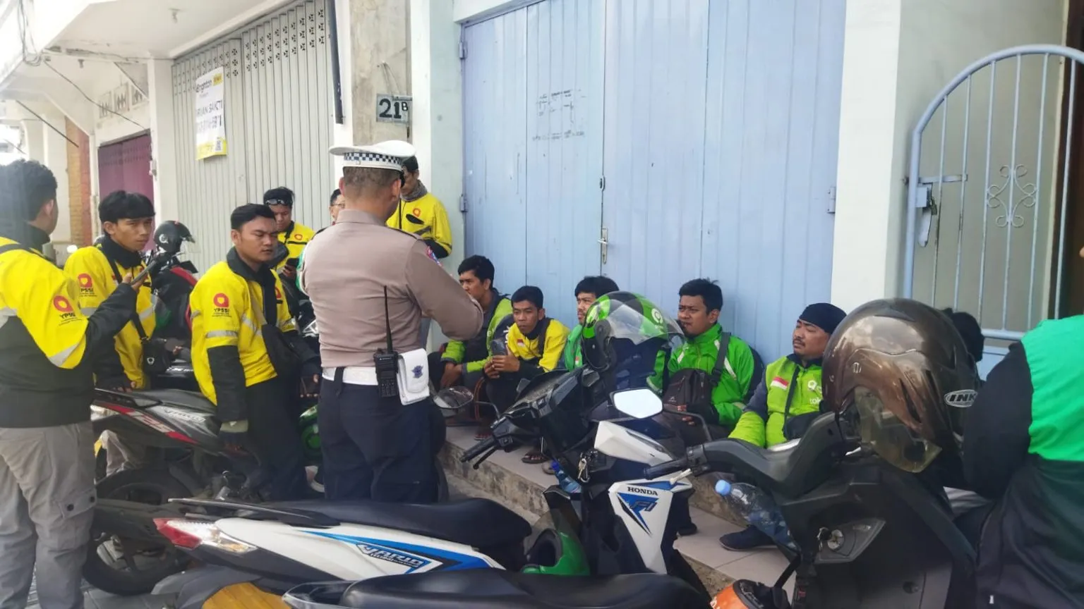 Satlantas Polres Kediri Kota Gandeng Ojek Online dan Pangkalan Tertibkan Jalan Stasiun