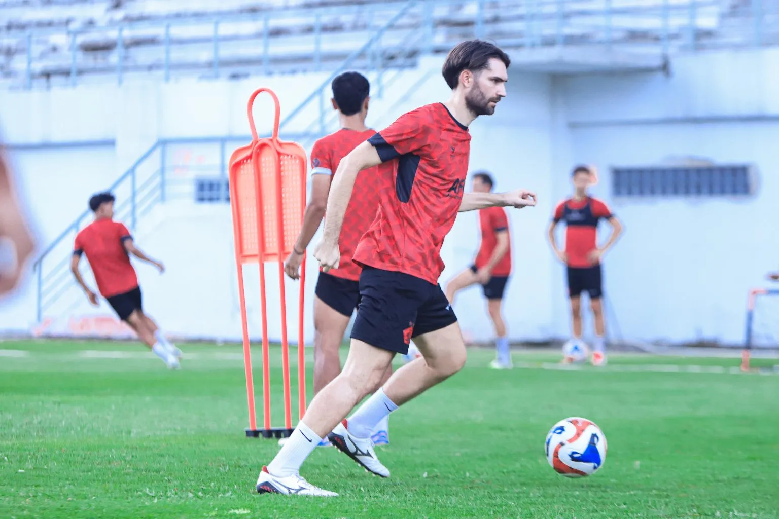 Resmi! Mantan Pemain Arsenal Perkuat Persik Kediri di Bursa Transfer